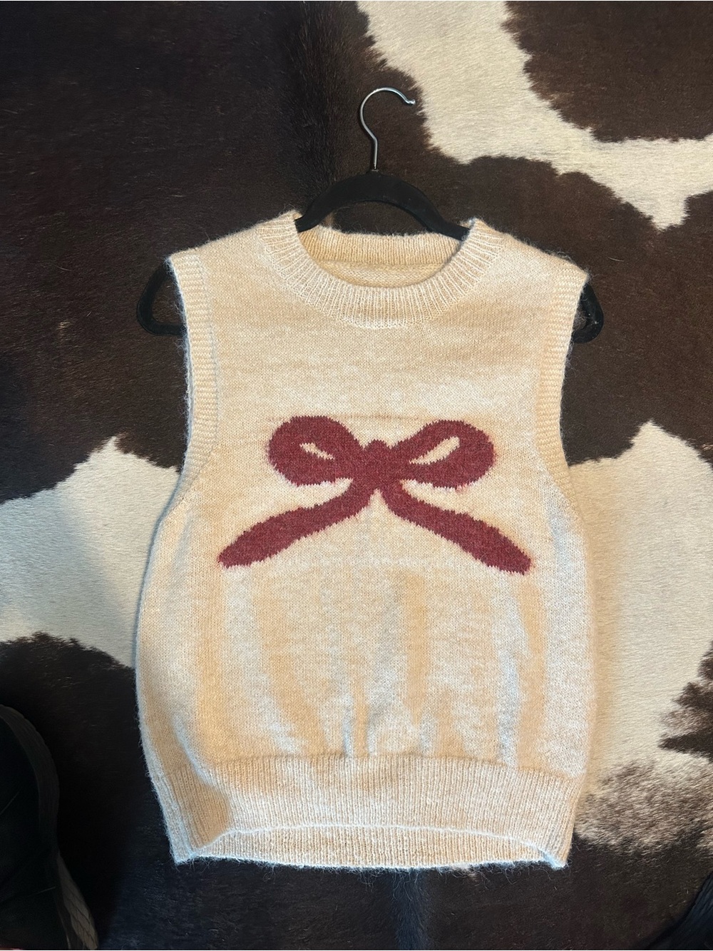 NWOT - Zara Cream Sleeveless Knit Sweater with Red Bow